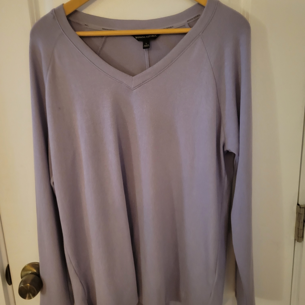 Banana Republic Lightweight Lavender Long Sleeve V-Neck Top